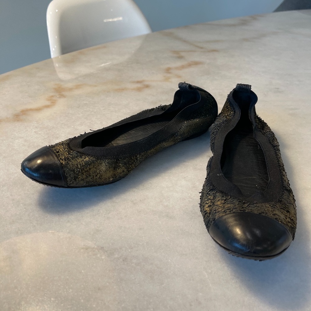 Chanel CC Ballet Flats Gold distressed and black 8